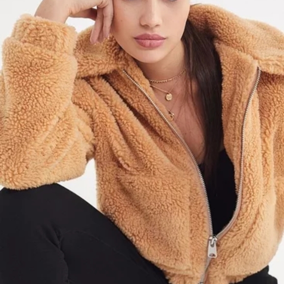 Urban Outfitters teddy bomber jacket - Picture 2 of 9